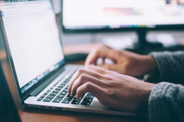 Rejestracja domen internetowych